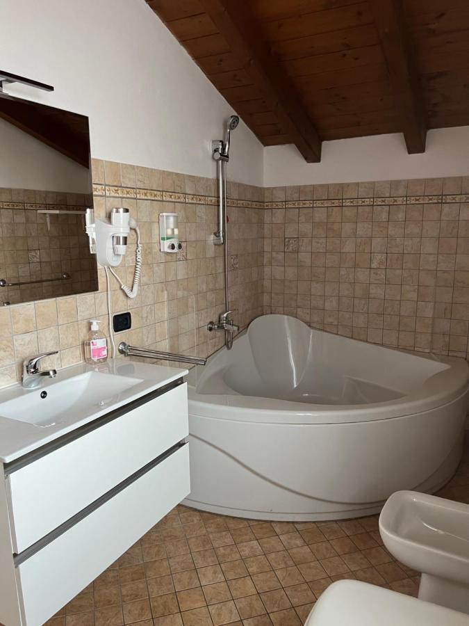 Color House Malpensa B&B Cassano Magnago Exterior photo