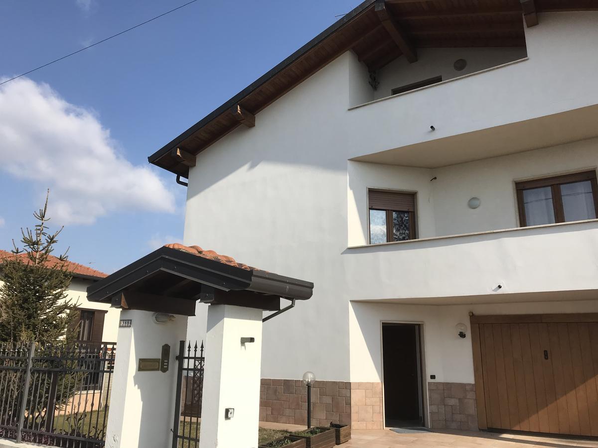 Color House Malpensa B&B Cassano Magnago Exterior photo